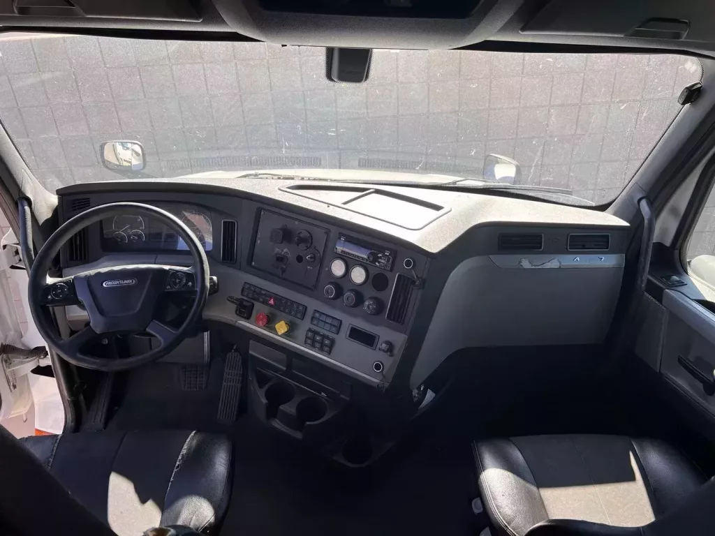 Used Freightliner Cascadia 126 Double Sleeper Truck For Sale