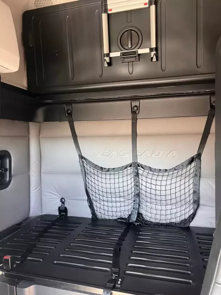 Used Freightliner Cascadia 126 Double Sleeper Truck For Sale