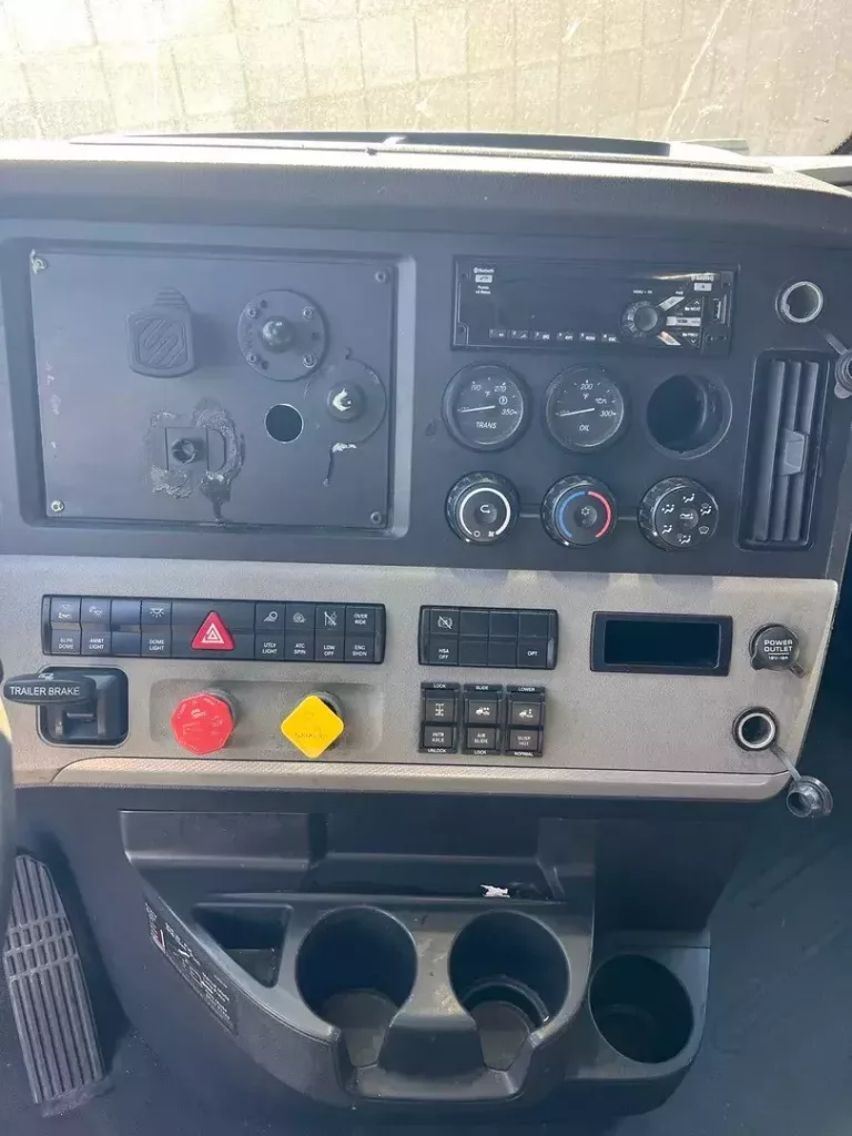 Used Freightliner Cascadia 126 Double Sleeper Truck For Sale