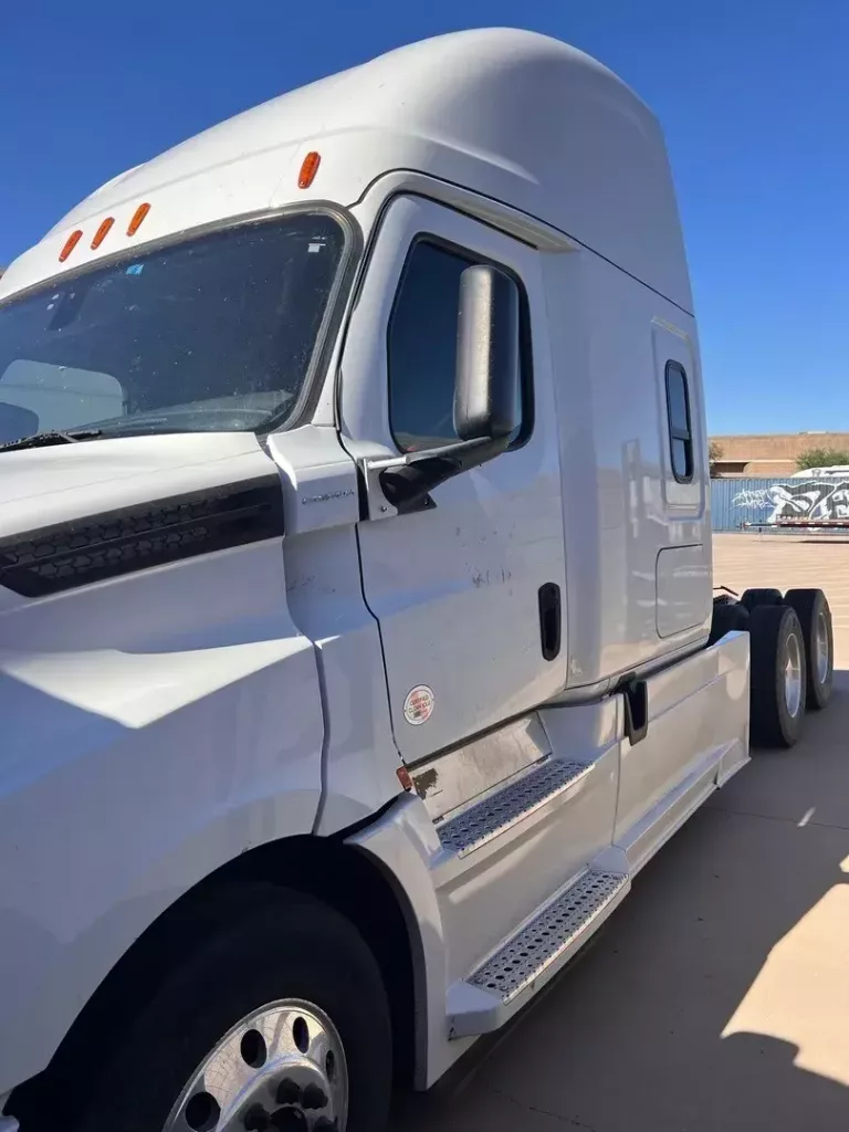 Used Freightliner Cascadia 126 Double Sleeper Truck For Sale