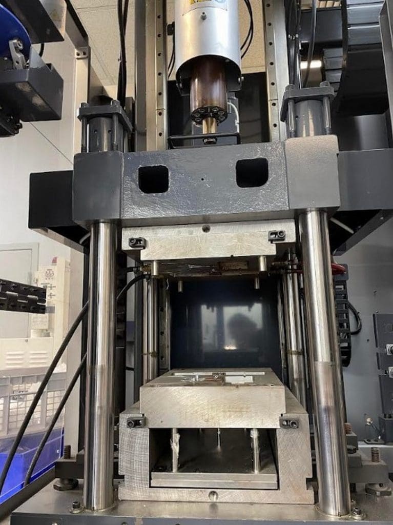 Used Sumitomo SV50M Injection Molding Machine For Sale