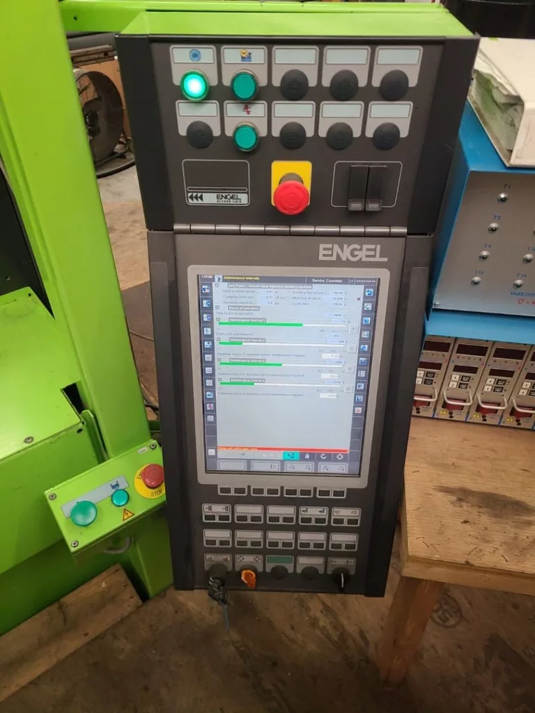 2009 Engel Insert 3550H/330US Injection Molding Machine, photo 5 of 9