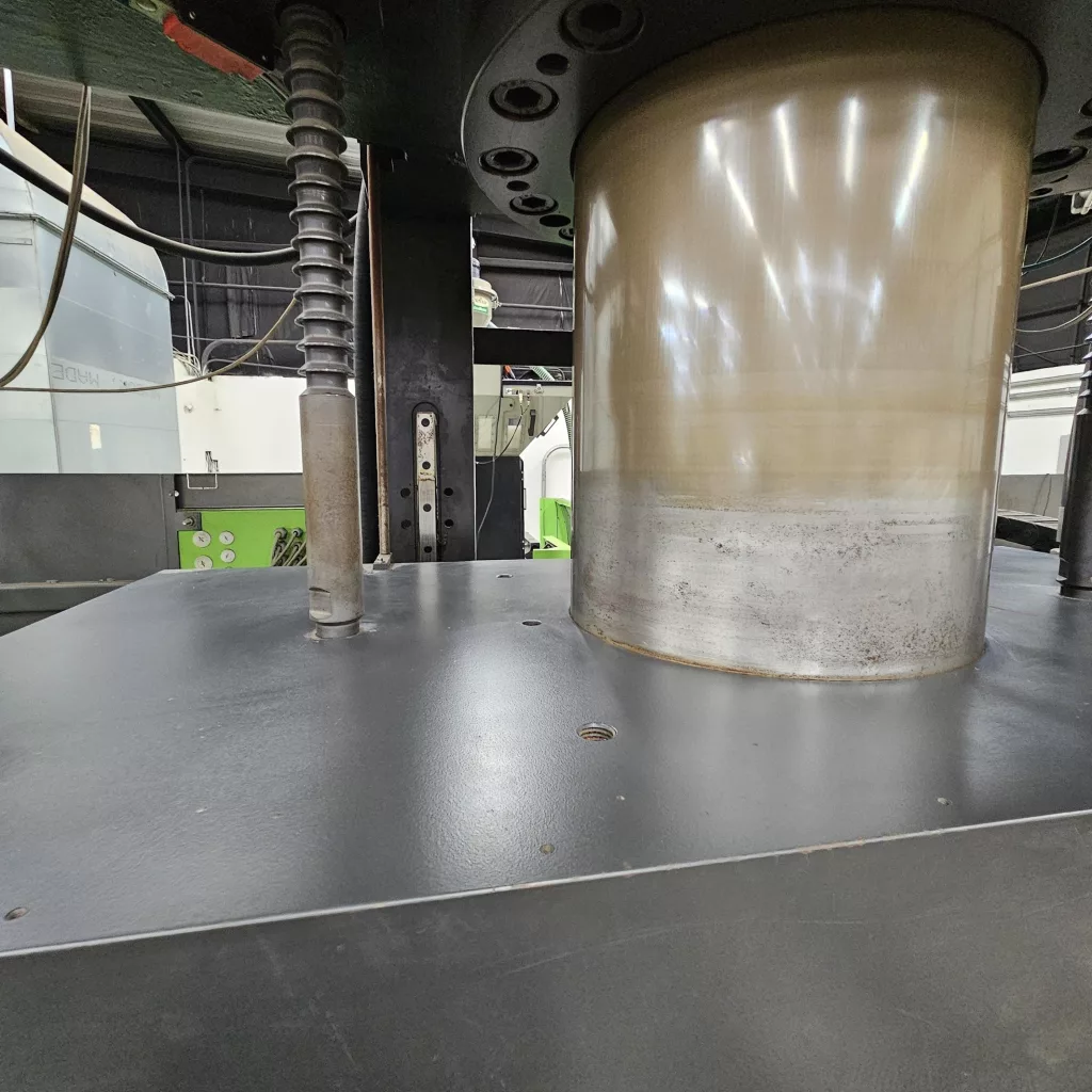 2009 Engel Insert 3550H/330US Injection Molding Machine, photo 9 of 9