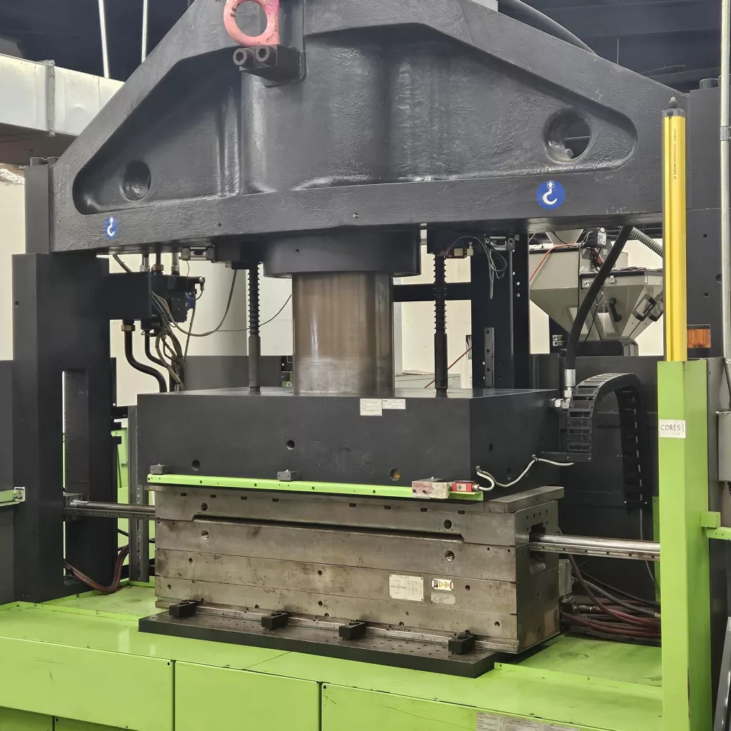 2009 Engel Insert 3550H/330US Injection Molding Machine, photo 7 of 9