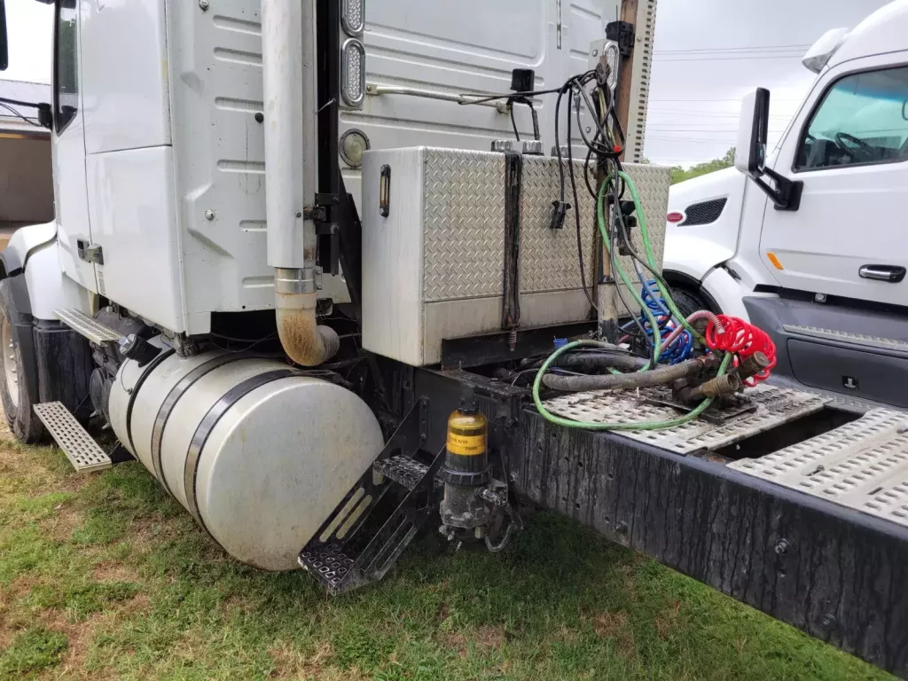 Used Volvo VHD Flat Roof Sleeper Truck For Sale