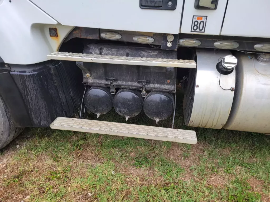 Used Volvo VHD Flat Roof Sleeper Truck For Sale
