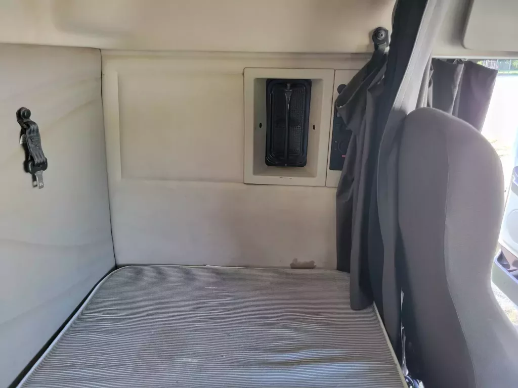 Used Volvo VHD Flat Roof Sleeper Truck For Sale