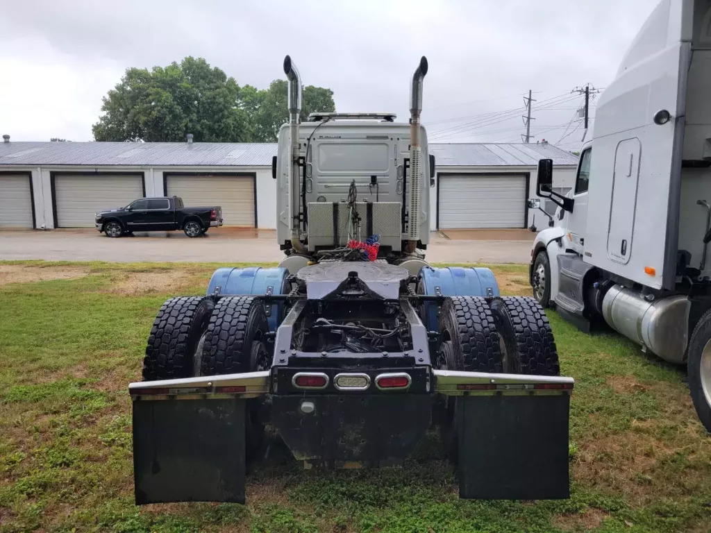 Used Volvo VHD Flat Roof Sleeper Truck For Sale