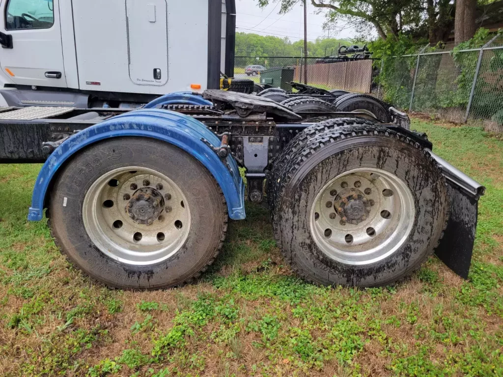 Used Volvo VHD Flat Roof Sleeper Truck For Sale