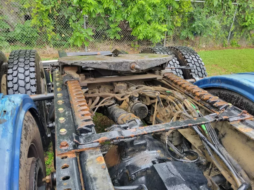 Used Volvo VHD Flat Roof Sleeper Truck For Sale