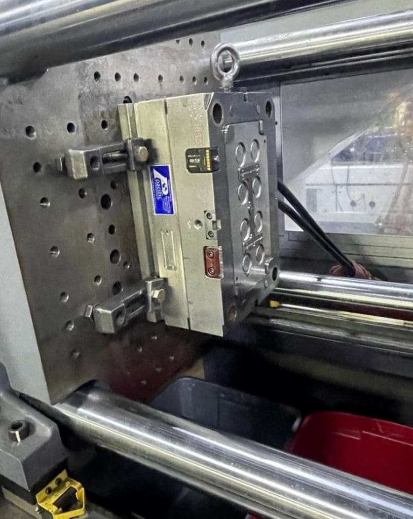 Used Toshiba EC200SXV50-U44-4B Injection Molding Machine For Sale