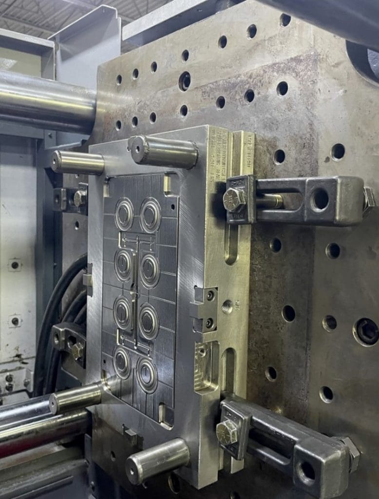 Used Toshiba EC200SXV50-U44-4B Injection Molding Machine For Sale