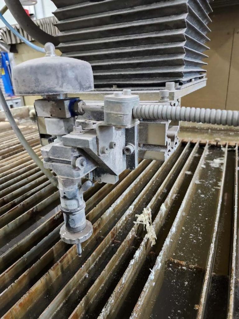 Used Flow Mach 3 2513b CNC Waterjet For Sale