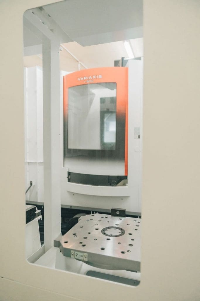 Used Mazak Variaxis i-600 CNC Vertical Machining Center For Sale