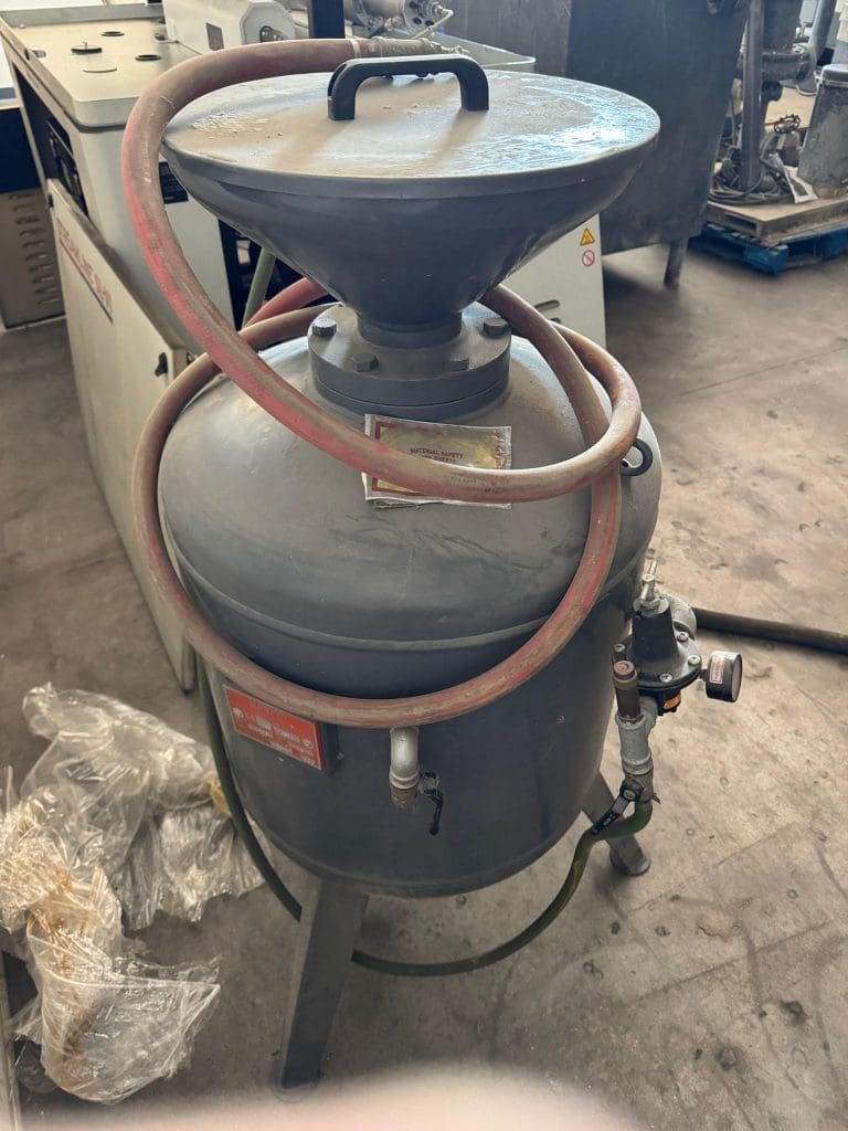2012 Vespa Abrasive Garnet Hopper