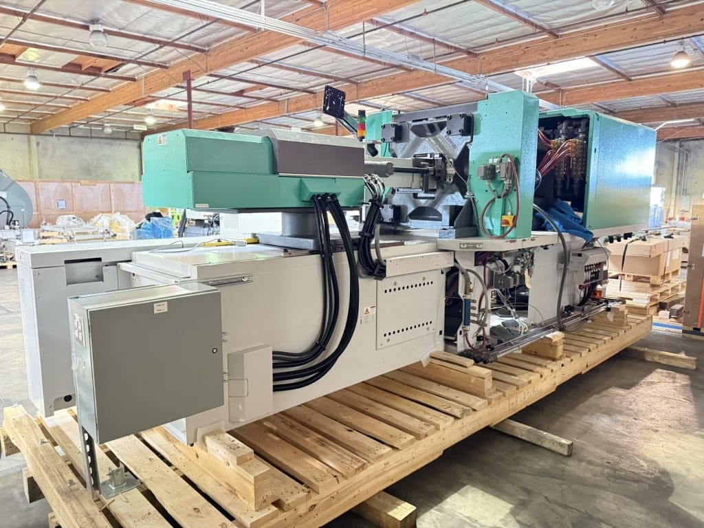 Used Arburg 570A 2000-290 Injection Molding Machine For Sale