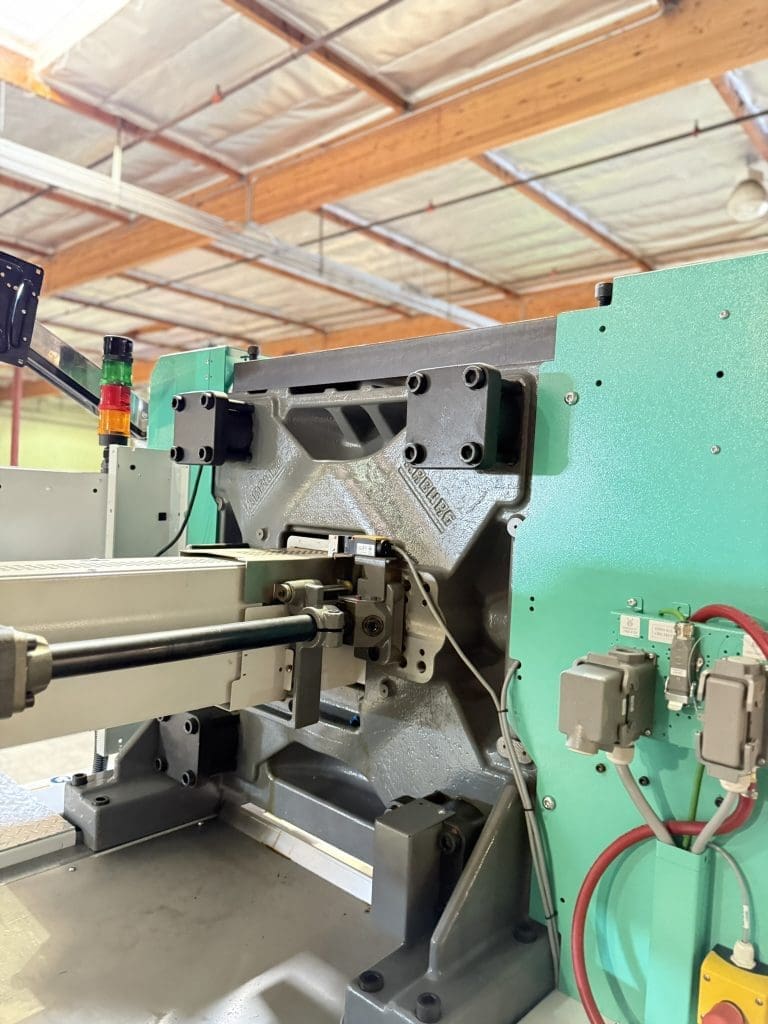 Used Arburg 570A 2000-290 Injection Molding Machine For Sale