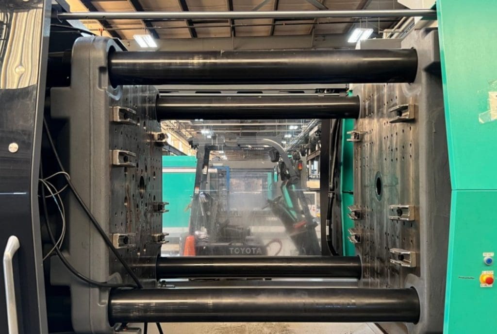Used Arburg 920S 5000-3200 Injection Molding Machine For Sale