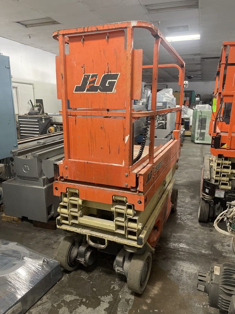 2021 JLG ES1932