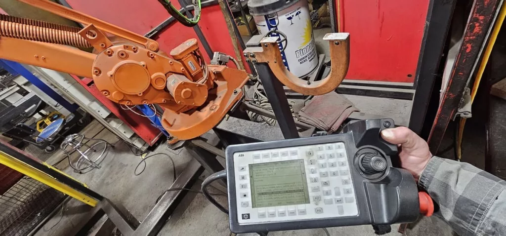 2004 ABB IRB 1400 Robotic Welding, photo 7 of 10