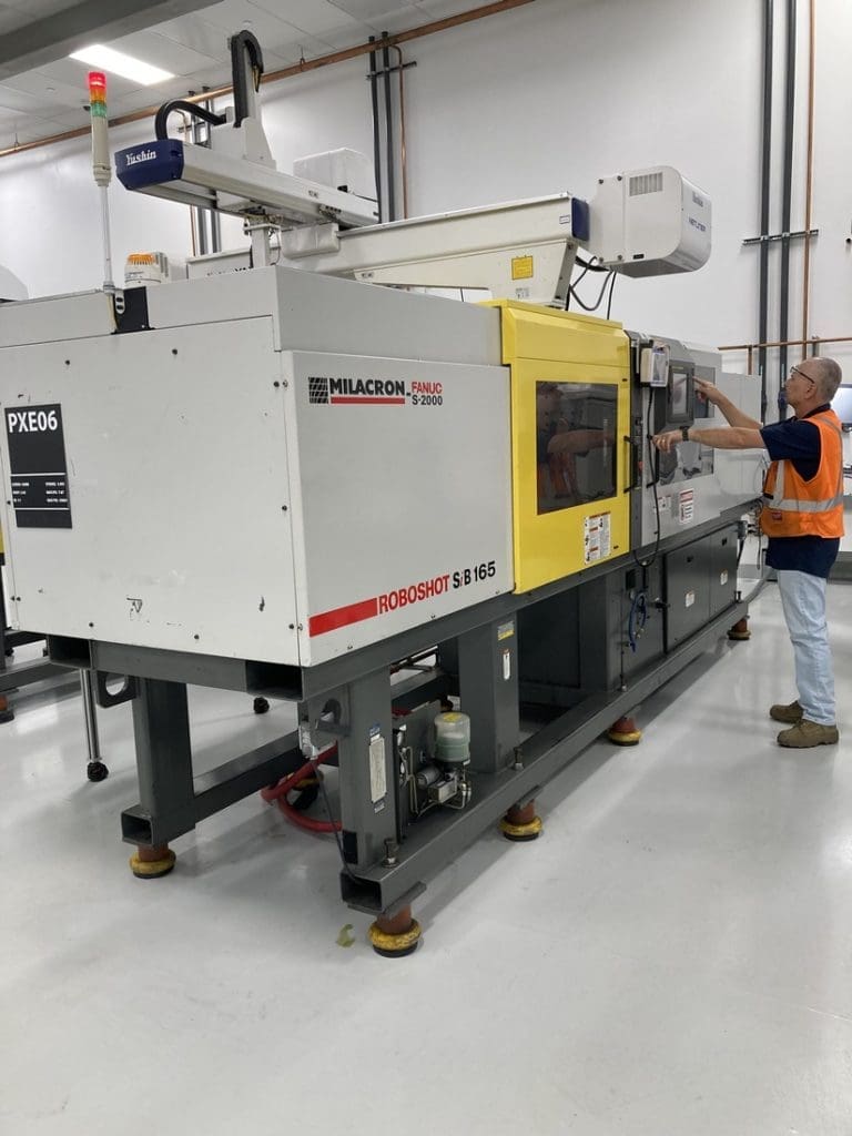 2005 Cincinnati Milacron Roboshot S-2000i165B