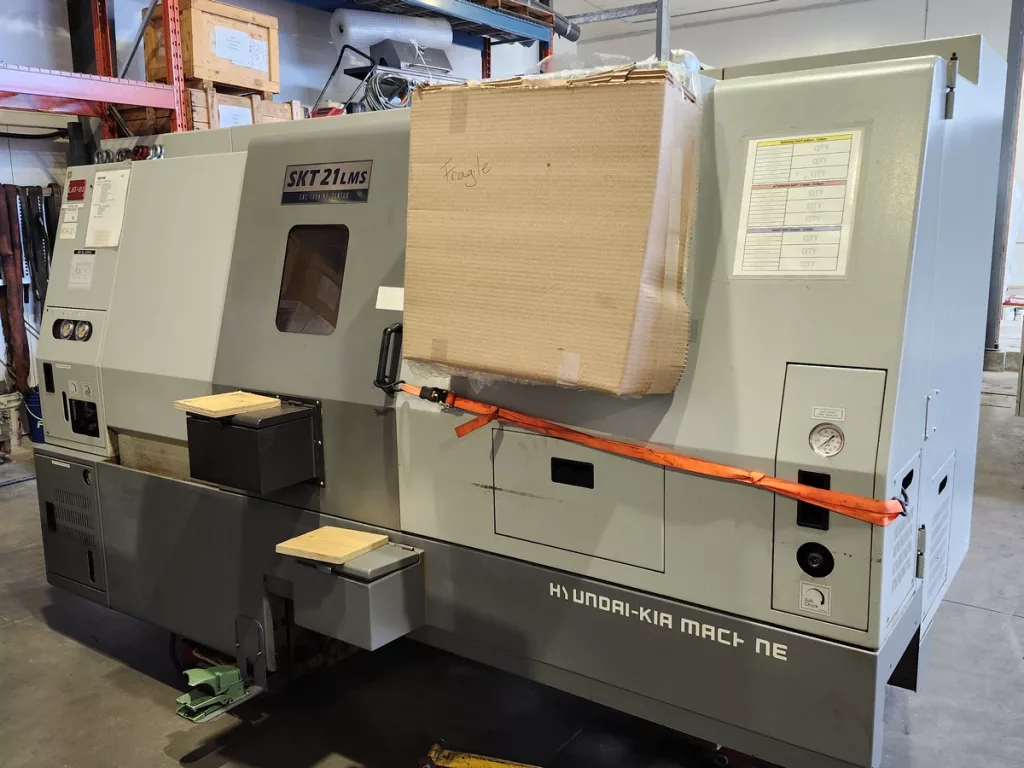 2005 Hyundai Kia SKT-21LMS CNC Lathe, photo 1 of 11