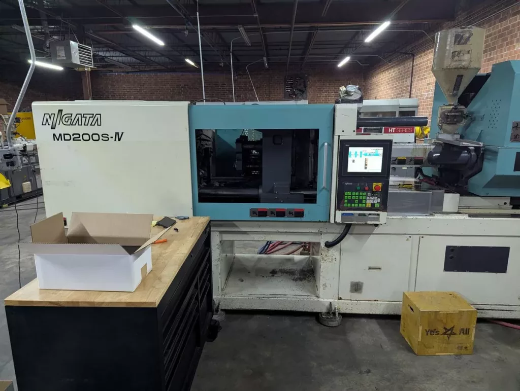 Used Niigata MD200S-IV Injection Molding Machine for Sale