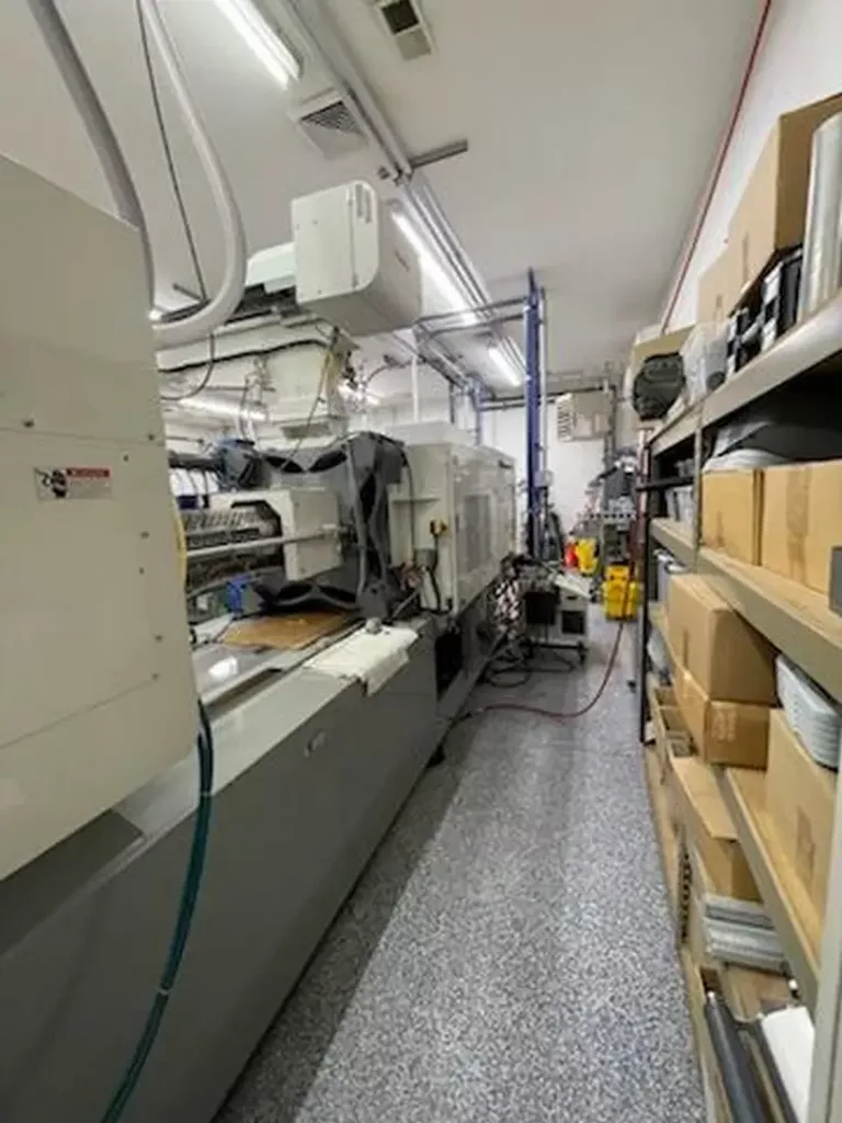Used Toyo Si-300V-J450HCU Injection Molding Machine For Sale