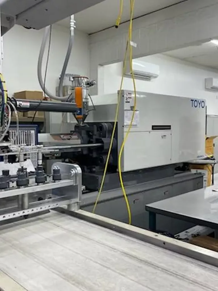 Used Toyo Si-300V-J450HCU Injection Molding Machine For Sale