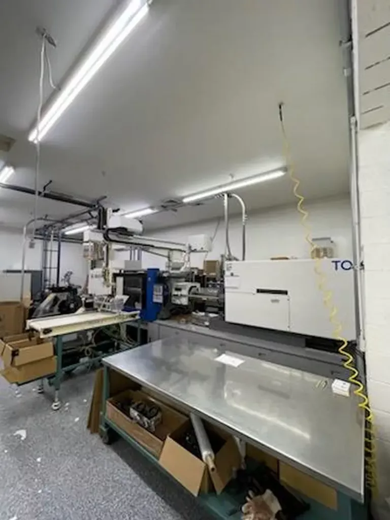 Used Toyo Si-300V-J450HCU Injection Molding Machine For Sale