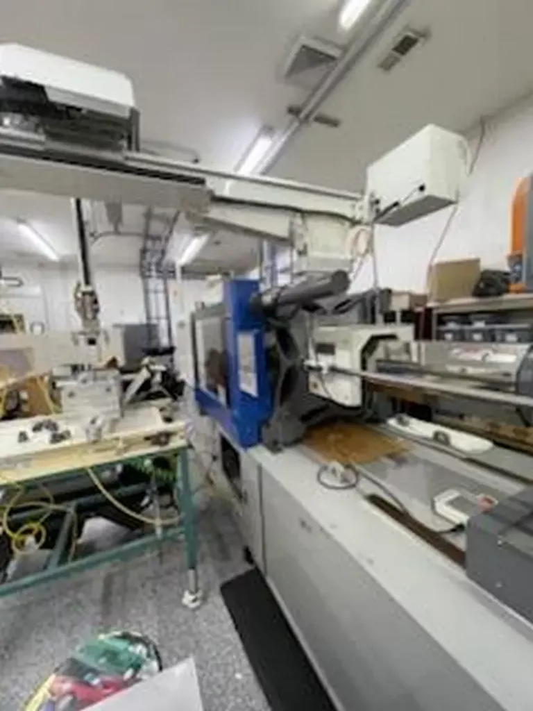 Used Toyo Si-300V-J450HCU Injection Molding Machine For Sale