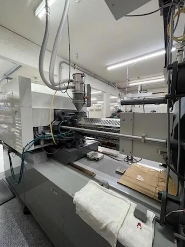 Used Toyo Si-300V-J450HCU Injection Molding Machine For Sale