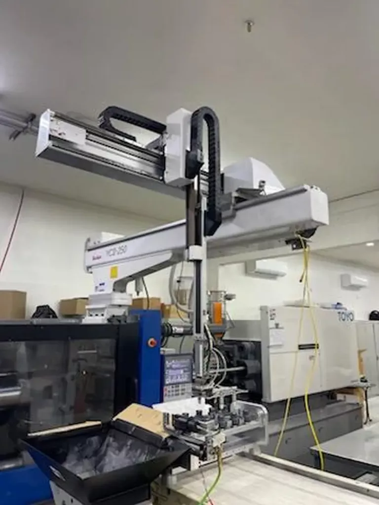 Used Toyo Si-300V-J450HCU Injection Molding Machine For Sale