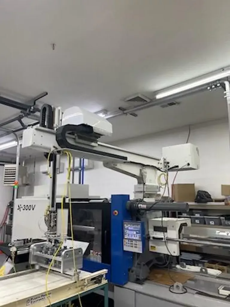 Used Toyo Si-300V-J450HCU Injection Molding Machine For Sale