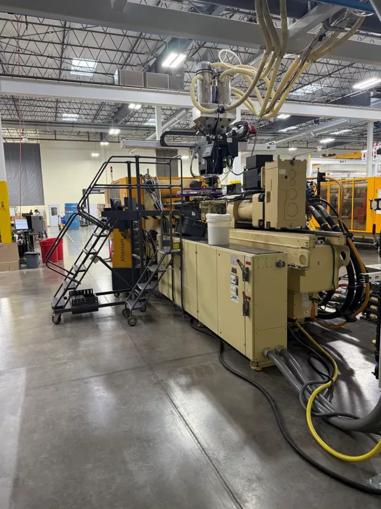Used Husky H440 RS80/70 Injection Molding Machine For Sale