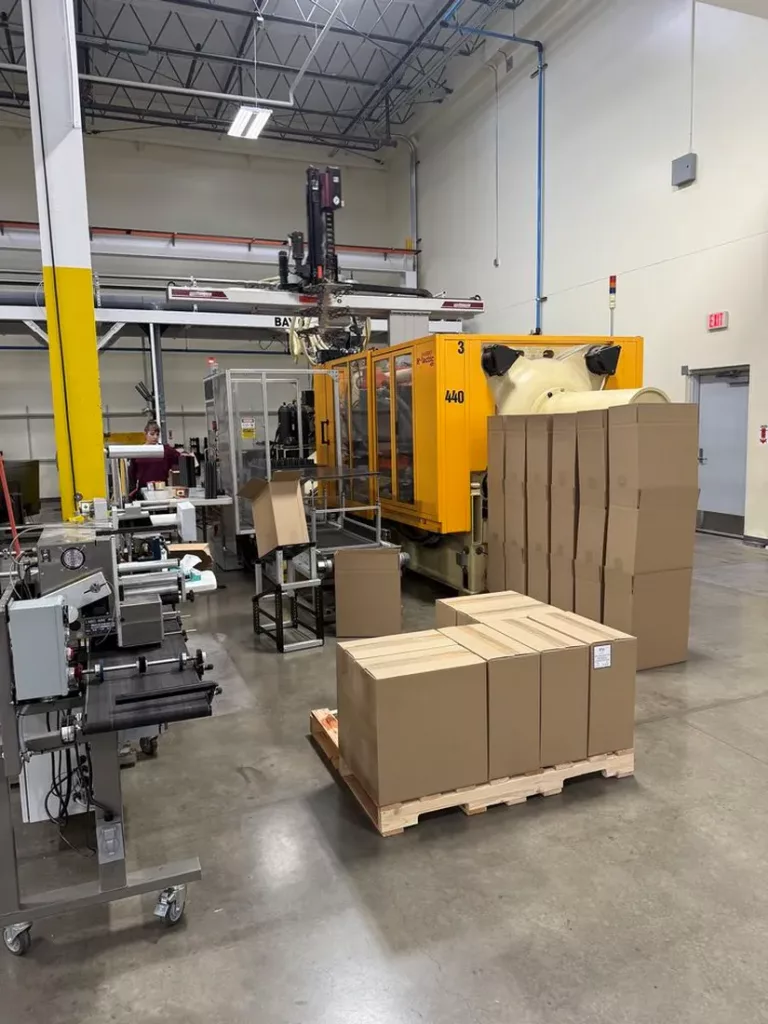 Used Husky H440 RS80/70 Injection Molding Machine For Sale