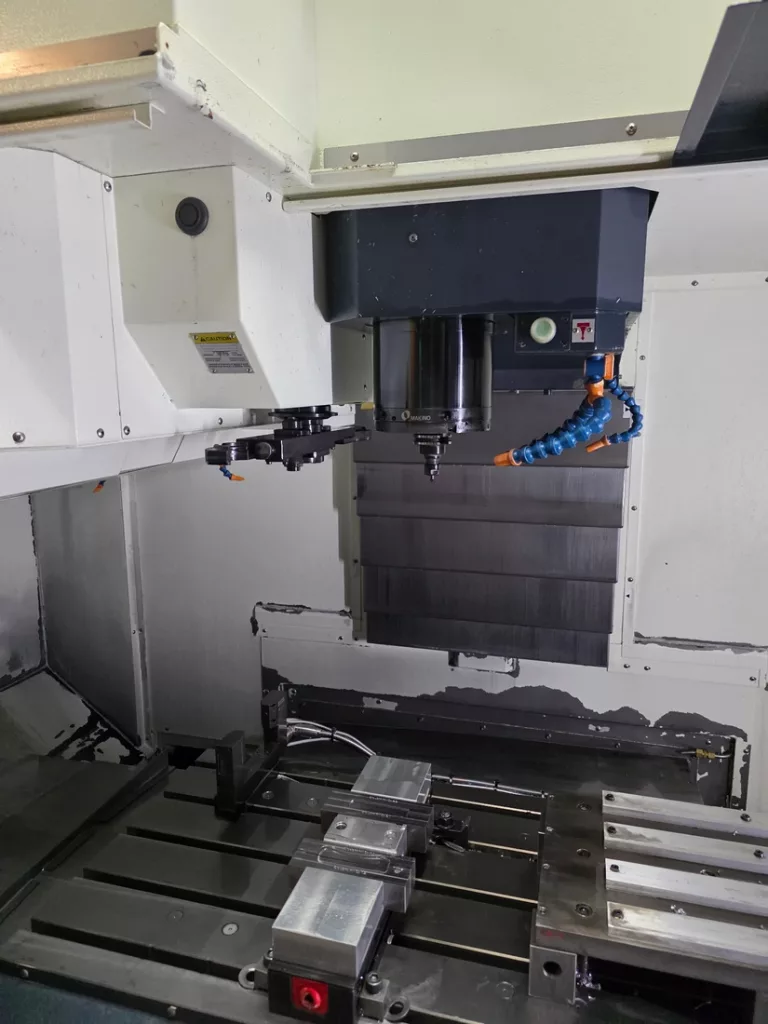Used Makino PS105 CNC Vertical Machining Center For Sale