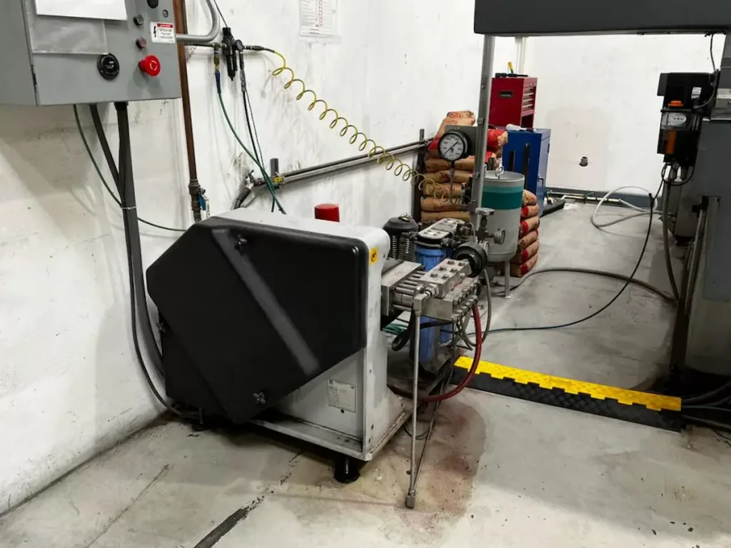 Used Flow Mach 2 2031b CNC Waterjet For Sale
