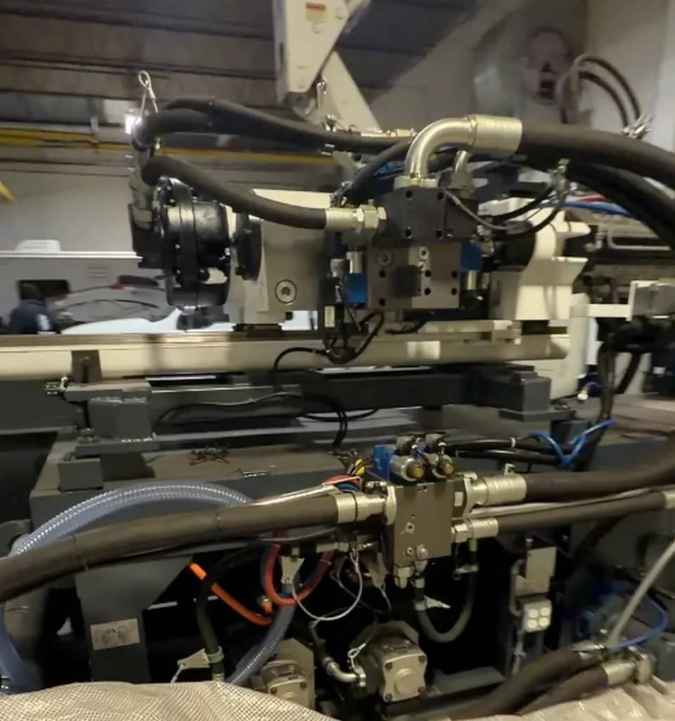 Used Cincinnati Milacron Q-Series 315 Injection Molding Machine For Sale