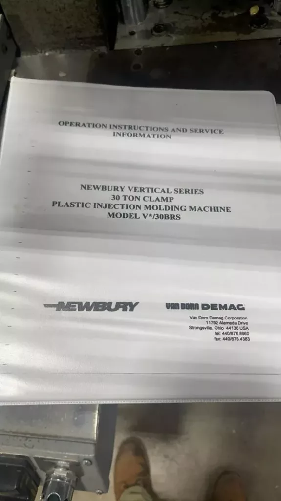 Used Newbury V2-30BRS Injection Molding Machine For Sale