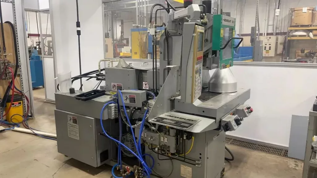 Used Newbury V2-30BRS Injection Molding Machine For Sale