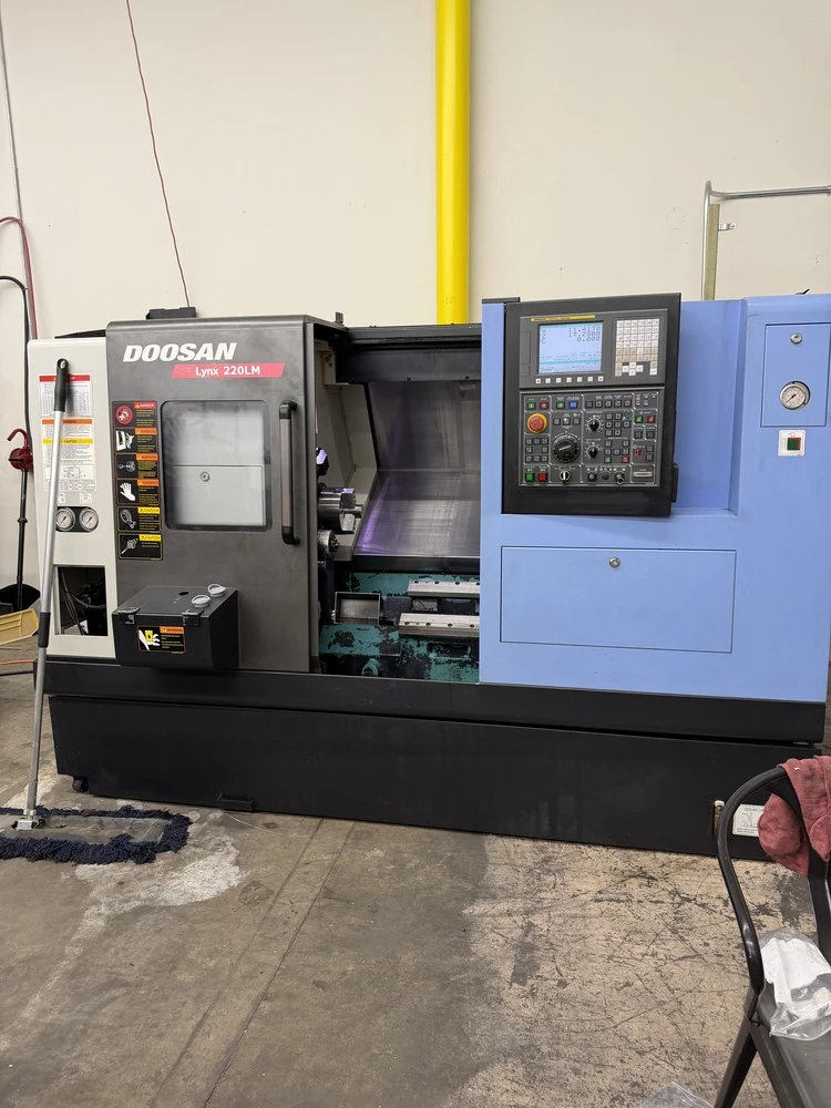 2013 Doosan Lynx 220LMA