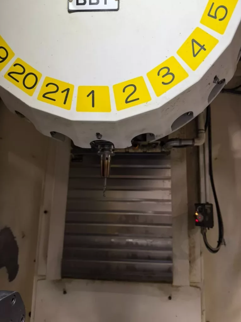 2020 Fanuc Robodrill Alpha D21LiB5 CNC Vertical Machining Center, photo 6 of 17