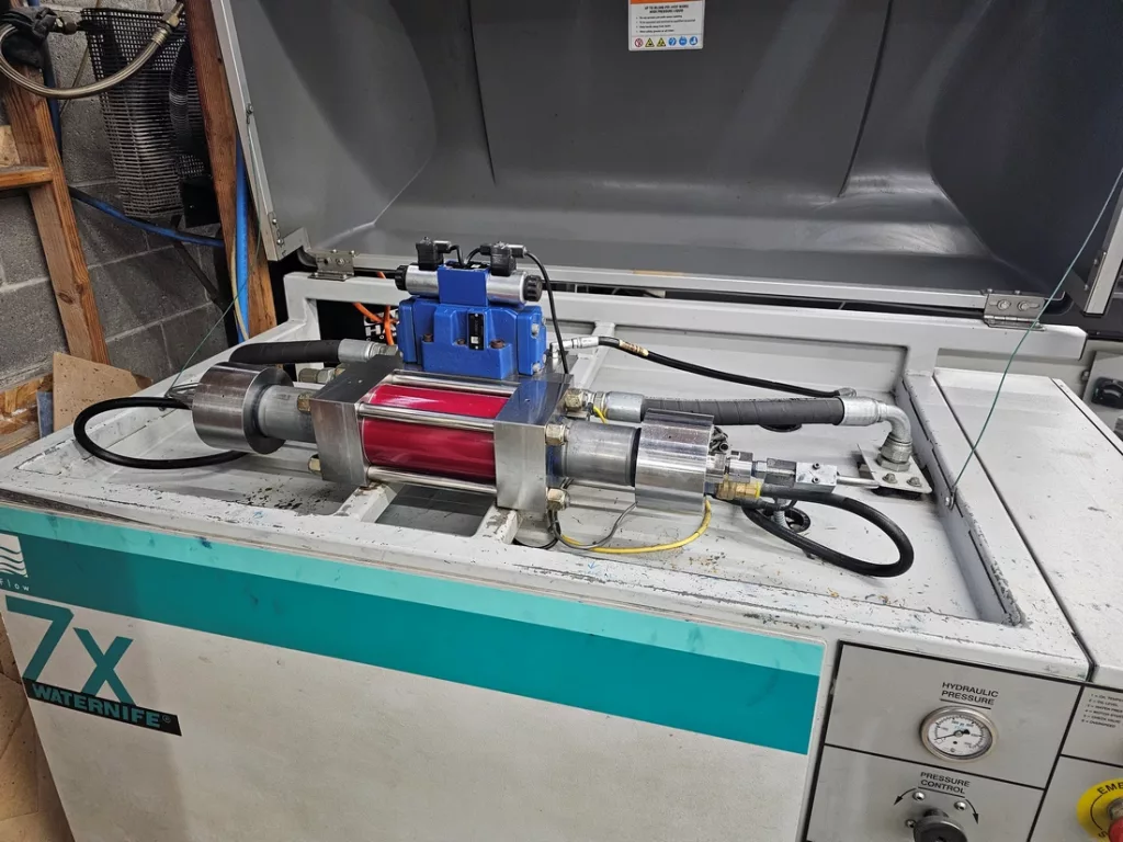 Used Flow Mach 2 2031b CNC Waterjet For Sale