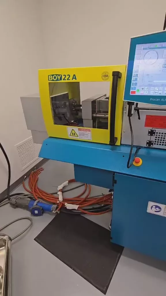 Used Boy 22A Injection Molding Machine For Sale
