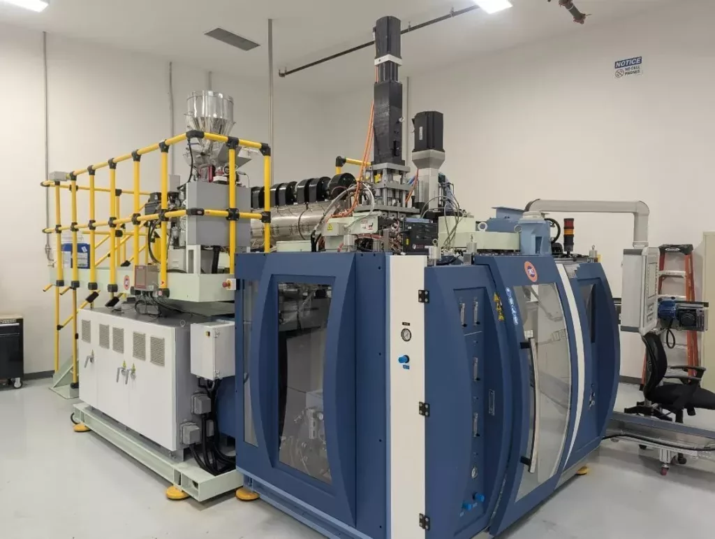 2022 Fong Kee EHB 65T03SS Blow Molder, photo 3 of 13