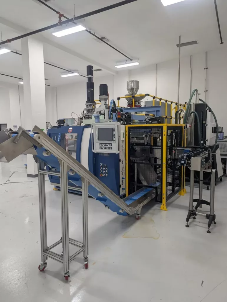 2022 Fong Kee EHB 65T03SS Blow Molder, photo 5 of 13