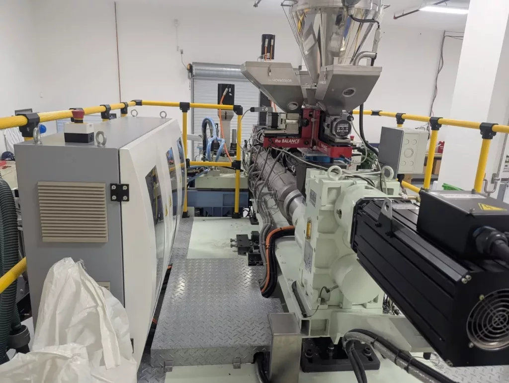 2022 Fong Kee EHB 65T03SS Blow Molder, photo 9 of 13