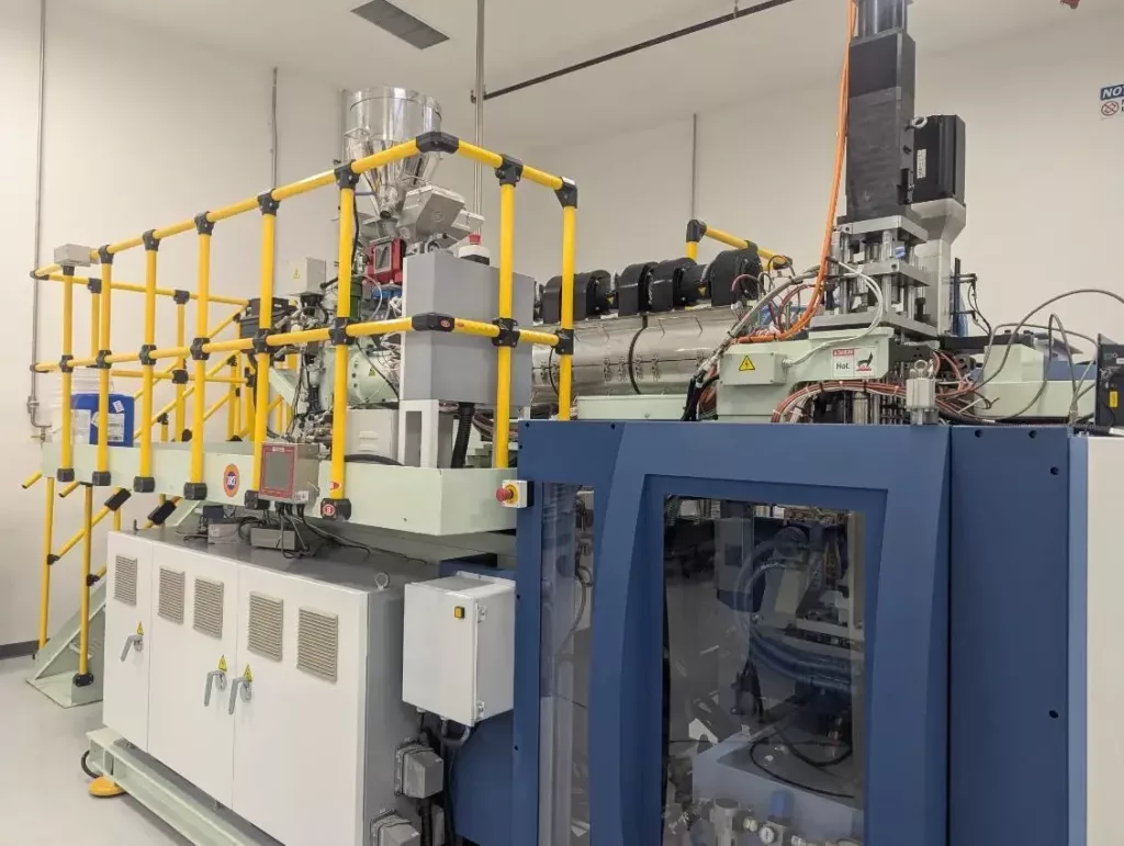 2022 Fong Kee EHB 65T03SS Blow Molder, photo 6 of 13