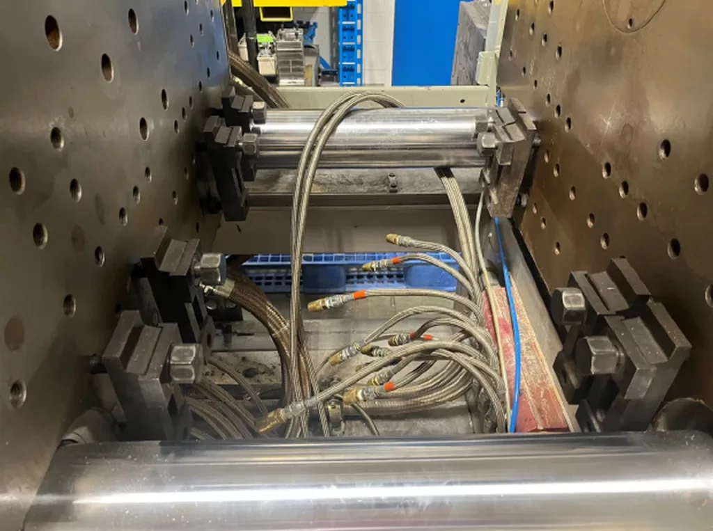 Used Toshiba EC-310NII V30-8Y Injection Molding Machine For Sale
